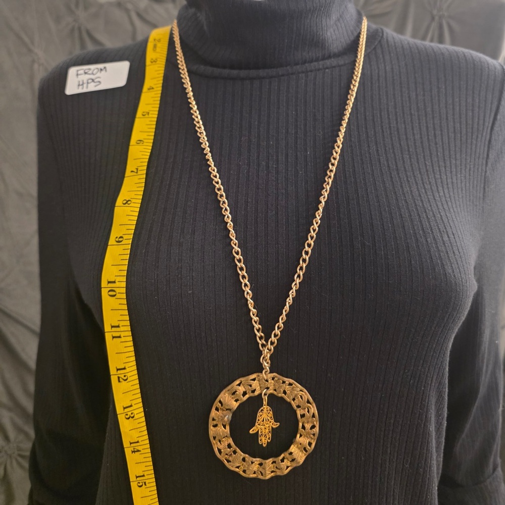 Elegant Vintage Gold Toned Pendant Necklace